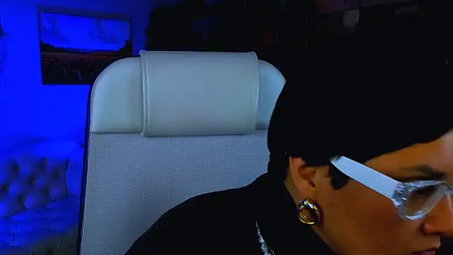 Snapshot of LauraDavidsons chatting on September 18, 12:30 pm LauraDavidsons online show from September 18, 12:30 pm