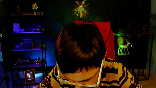 LauraDavidsons online show from December 20, 5:32 am