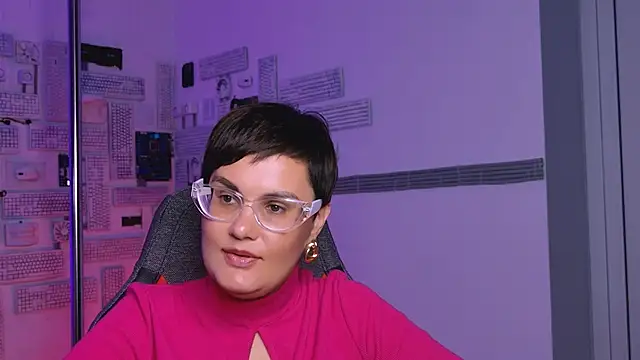 Snapshot of LauraDavidsons chatting on September 12, 8:14 am LauraDavidsons online show from September 12, 8:14 am