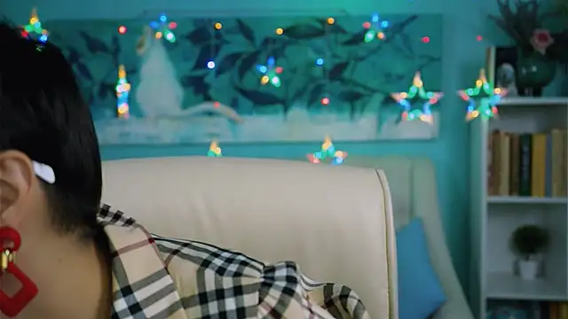 Snapshot of LauraDavidsons chatting on November 5, 4:10 pm LauraDavidsons online show from November 5, 4:10 pm