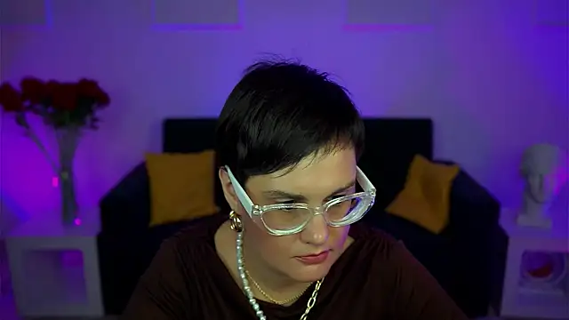 Snapshot of LauraDavidsons chatting on November 22, 8:08 pm LauraDavidsons online show from November 22, 8:08 pm