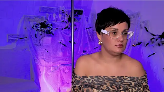 Snapshot of LauraDavidsons chatting on October 17, 4:42 pm LauraDavidsons online show from October 17, 4:42 pm