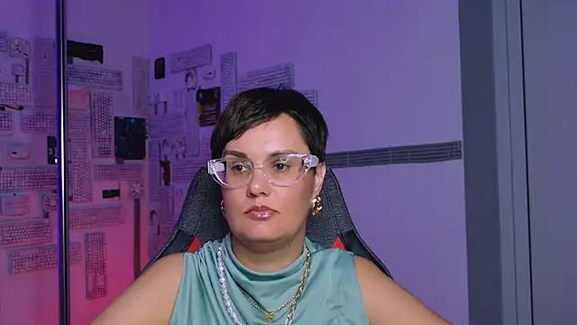 Snapshot of LauraDavidsons chatting on September 13, 9:53 am LauraDavidsons online show from September 13, 9:53 am