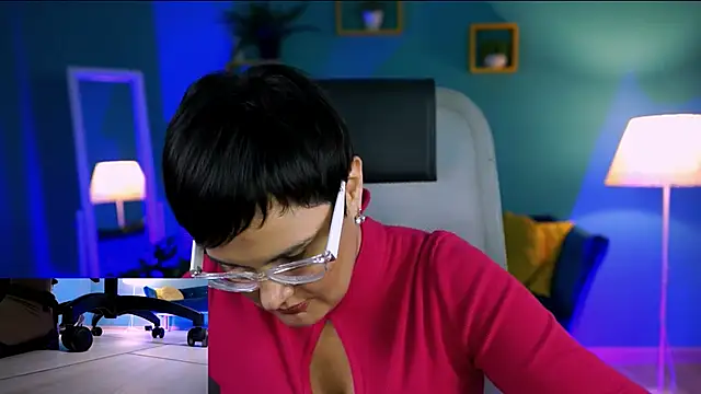 Snapshot of LauraDavidsons chatting on December 14, 7:30 pm LauraDavidsons online show from December 14, 7:30 pm