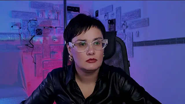 Snapshot of LauraDavidsons chatting on November 9, 4:55 pm LauraDavidsons online show from November 9, 4:55 pm