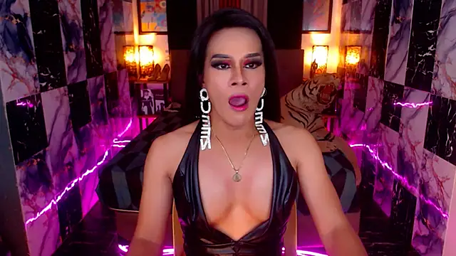 Snapshot of ElegantKellyTS chatting on November 15, 7:40 pm ElegantKellyTS online show from November 15, 7:40 pm