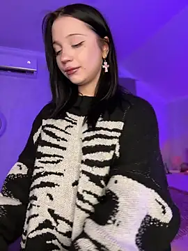 YourLittleDevil online show from March 9, 5:11 am