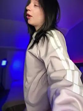 YourLittleDevil online show from April 14, 5:23 am