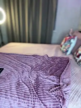 YourLittleDevil online show from December 14, 1:28 pm