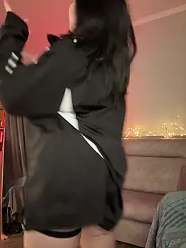 YourLittleDevil online show from March 28, 5:19 am