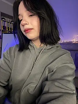 YourLittleDevil online show from April 26, 6:43 am