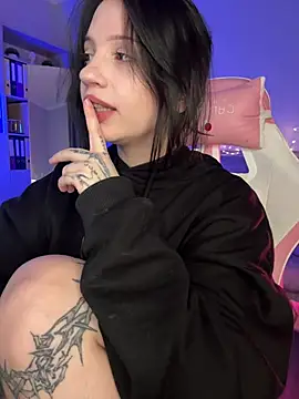 YourLittleDevil online show from April 22, 5:36 am