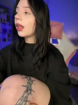 YourLittleDevil online show from April 5, 5:14 am