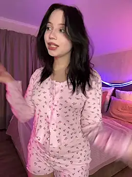 YourLittleDevil online show from April 4, 5:14 am