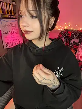 YourLittleDevil online show from December 1, 2:18 pm