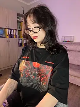 YourLittleDevil online show from November 10, 1:27 pm