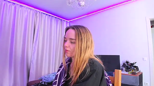 JanetShy online show from October 4, 6:59 am