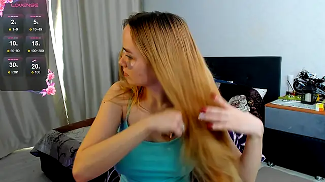 JanetShy online show from September 10, 7:07 am