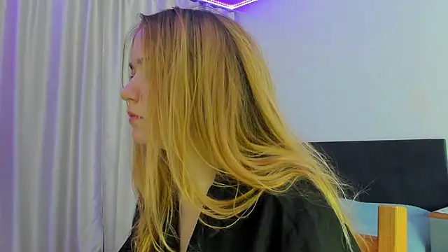 JanetShy online show from October 5, 6:59 am