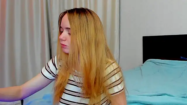 JanetShy online show from September 23, 7:04 am