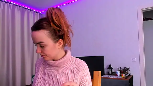 JanetShy online show from December 3, 7:08 am