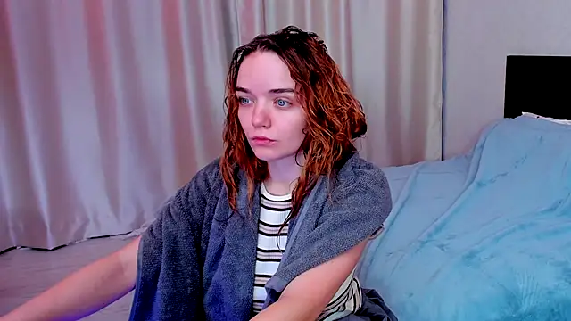 JanetShy online show from September 22, 7:03 am