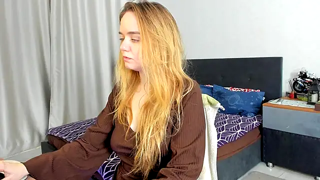 JanetShy online show from September 15, 7:09 am