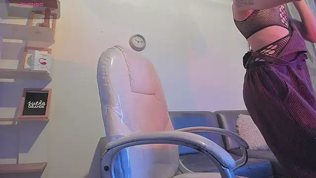 Snapshot of Angeel_of_lust chatting on October 27, 4:46 am Angeel of lust online show from October 27, 4:46 am