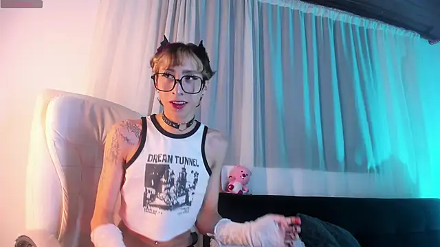 Snapshot of Angeel_of_lust chatting on September 17, 4:25 am Angeel of lust online show from September 17, 4:25 am