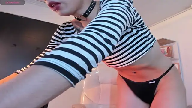 Snapshot of Angeel_of_lust chatting on November 13, 4:38 am Angeel of lust online show from November 13, 4:38 am