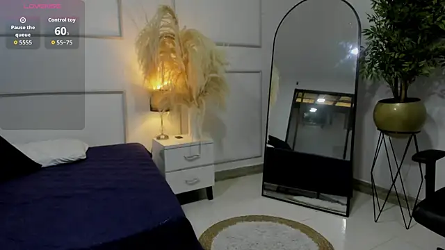 Snapshot of Emilywillis8 chatting on November 20, 1:23 pm Emilywillis8 online show from November 20, 1:23 pm