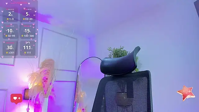 Snapshot of Emilywillis8 chatting on December 17, 2:44 pm Emilywillis8 online show from December 17, 2:44 pm