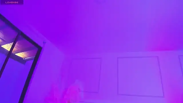 Snapshot of Emilywillis8 chatting on October 24, 1:43 pm Emilywillis8 online show from October 24, 1:43 pm