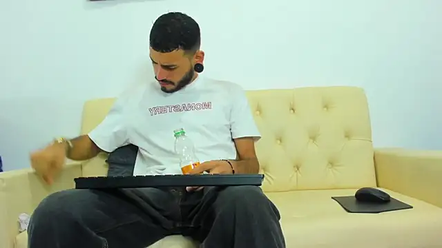 Snapshot of rolo_martinez chatting on October 3, 1:34 pm rolo martinez online show from October 3, 1:34 pm
