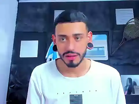 Snapshot of rolo_martinez chatting on September 14, 12:44 am rolo martinez online show from September 14, 12:44 am