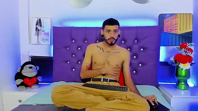 Snapshot of rolo_martinez chatting on September 19, 8:13 pm rolo martinez online show from September 19, 8:13 pm