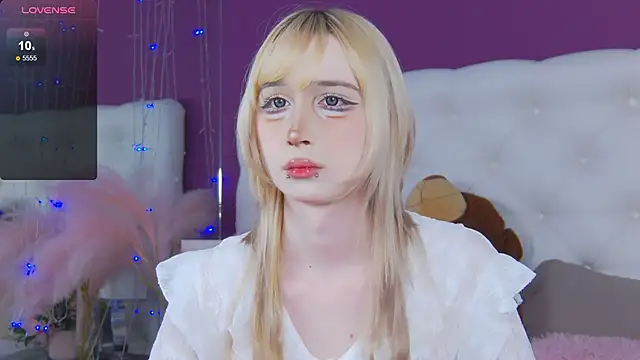 cutetomie online show from April 10, 9:22 pm