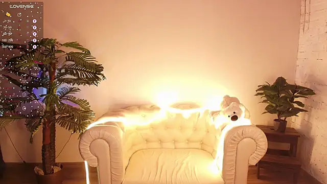 Snapshot of Moana_light chatting on November 14, 2:04 am Moana light online show from November 14, 2:04 am