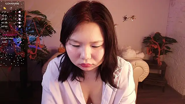 Snapshot of Moana_light chatting on November 8, 2:04 am Moana light online show from November 8, 2:04 am