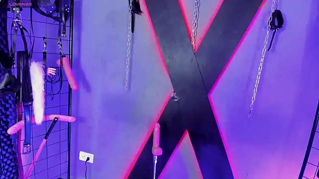 MissKara Ariana bdsm online show from November 23, 11:31 am