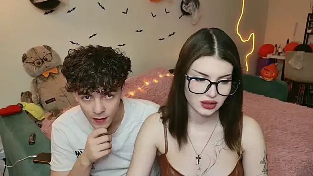 Snapshot of Alice18James chatting on October 13, 6:20 pm Alice18James online show from October 13, 6:20 pm