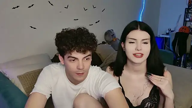 Snapshot of Alice18James chatting on October 28, 12:00 am Alice18James online show from October 28, 12:00 am