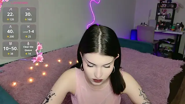 Snapshot of Alice18James chatting on December 14, 6:35 pm Alice18James online show from December 14, 6:35 pm