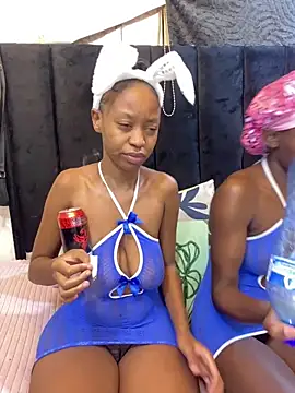 SexyPetitex25 online show from March 14, 8:48 pm