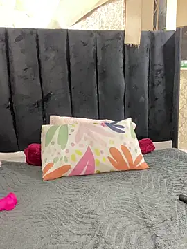 SexyPetitex25 online show from February 25, 8:52 pm