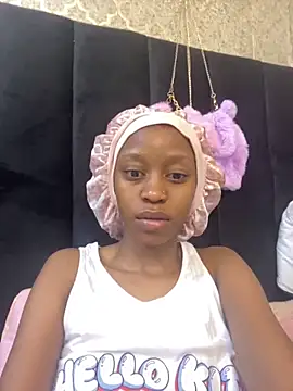 SexyPetitex25 online show from November 21, 7:46 pm