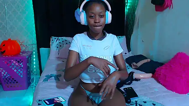 SexyPetitex25 online show from November 8, 12:25 am