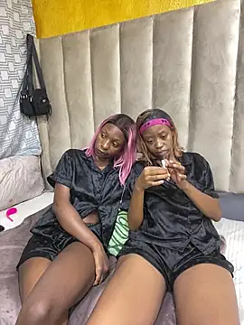 SexyPetitex25 online show from March 29, 7:48 pm