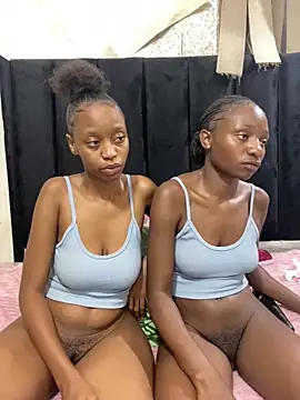 SexyPetitex25 online show from February 28, 8:41 pm