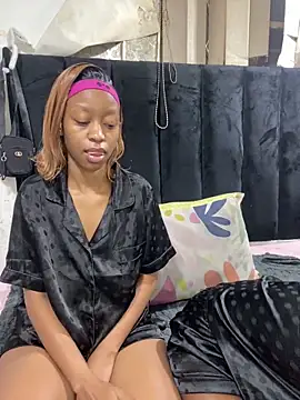 SexyPetitex25 online show from March 24, 7:14 pm